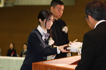 第15回高校卒業式を挙行