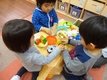 いちご組(２歳児)の子どもたち