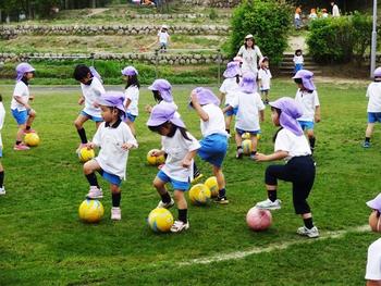 体育の先生と遊ぼう～サッカー楽しいね～