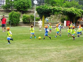 体育の先生と遊ぼう～サッカー楽しいね～