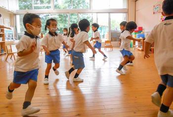 律動や体幹を鍛える遊び