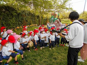お庭のチューリップとお歌を歌おう 言万葉 ことのよろずは ブログ 奈良学園幼稚園