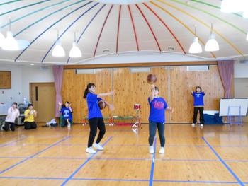 実習生が特技を披露