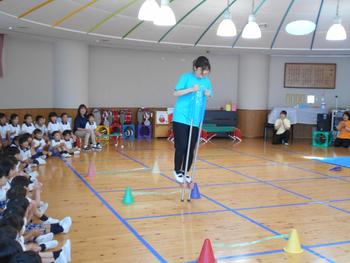 教育実習生が特技披露