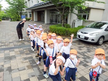 年中組が学園内を探検