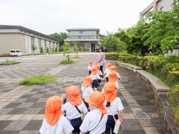 年中組が学園内を探検