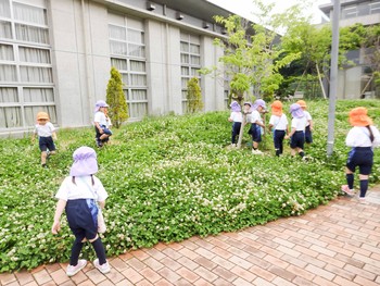 年中組が学園内を探検