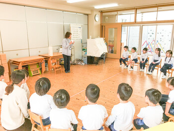 「小さな生き物かるた」で遊ぼう